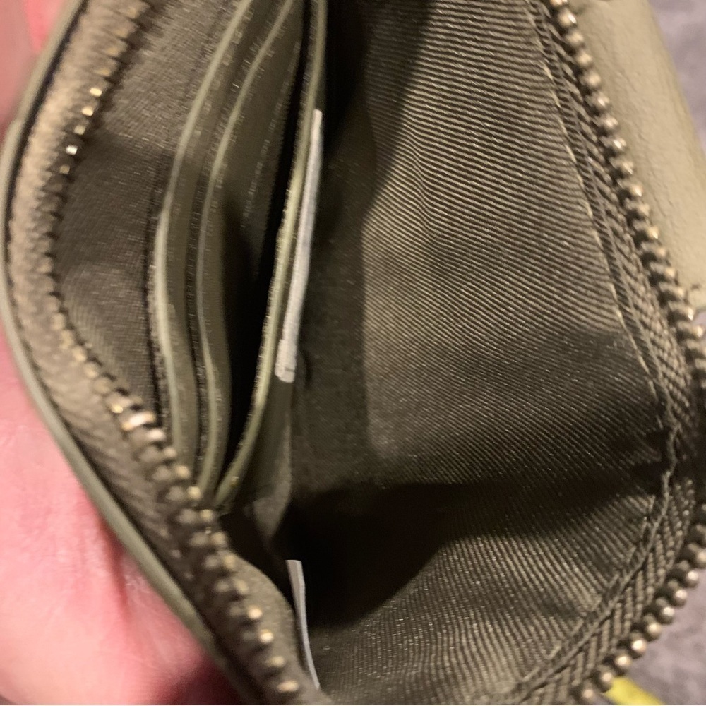 Universal Thread Wallet - Picture 3 of 5